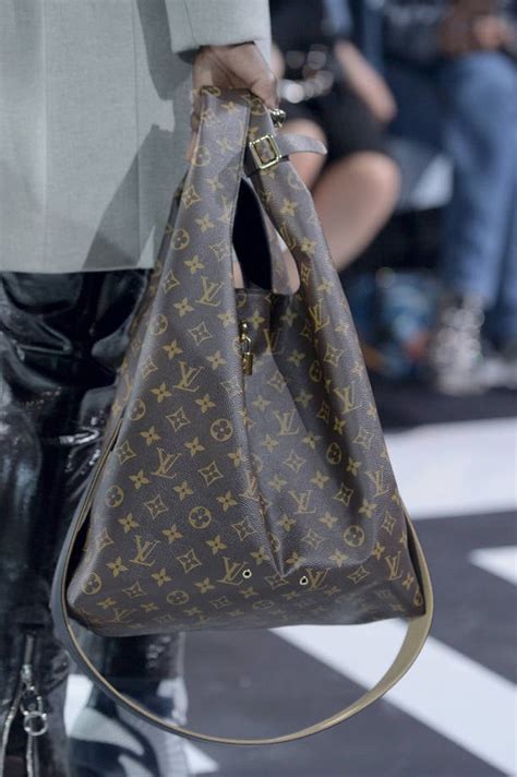 come capire se una louis vuitton è falsa|Borse Louis Vuitton: come capire se son.